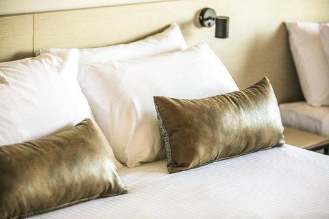 Nightcap At The Cheeky Squire - Accommodation Newcastle 12