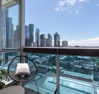 La Maison - Great View Free Parking Pool Gym Perfectly located 2BR apartment - Accommodation Newcastle