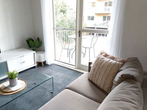 North Melbourne Retreat - Accommodation Newcastle 11