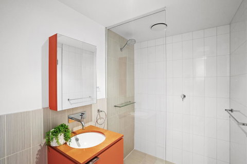 Complete Host Tiara Apartments - Accommodation Newcastle 3