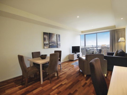 Oaks Melbourne On Lonsdale Suites - Accommodation Newcastle 2