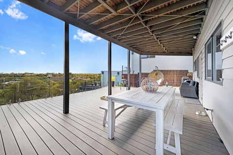 Beachside House - Accommodation Newcastle 23