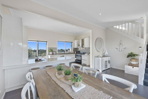 Beachside House - Accommodation Newcastle 12
