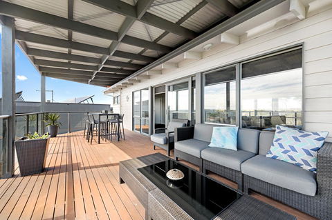 Beachside House - Accommodation Newcastle 3