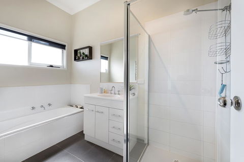 Beachside House - Accommodation Newcastle 18