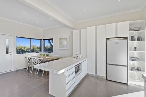 Beachside House - Accommodation Newcastle 10