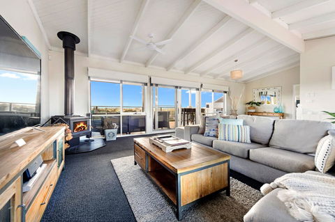 Beachside House - Accommodation Newcastle 0