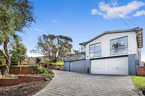 Beachside House - Accommodation Newcastle 17