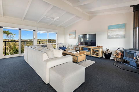 Beachside House - Accommodation Newcastle 2