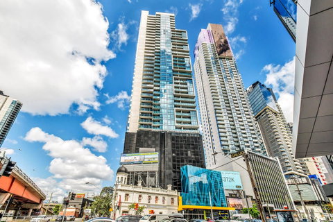 Cloud9 Luxury Apartments - Accommodation Newcastle 17