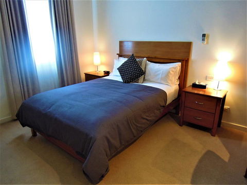 Plough Hotel - Accommodation Newcastle 6