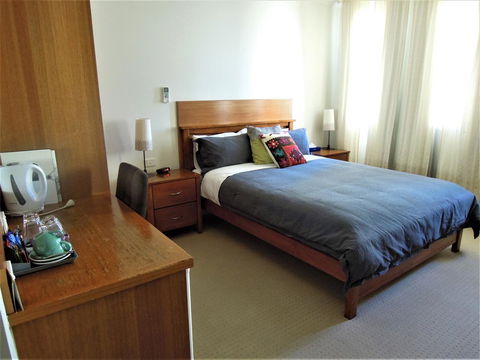 Plough Hotel - Accommodation Newcastle 4