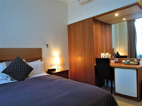 Plough Hotel - Accommodation Newcastle 7