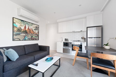 Experience Bella Hotel Apartments - Accommodation Newcastle 2