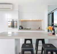 Modern Apartment in the heart of St Kilda - Accommodation Newcastle