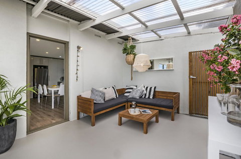 Portland Bay Apartments - Accommodation Newcastle 7