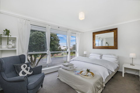 Portland Bay Apartments - Accommodation Newcastle 2