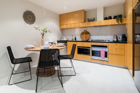 Auguste, Melbourne CBD Private Accommodation With Parking - Accommodation Newcastle 9