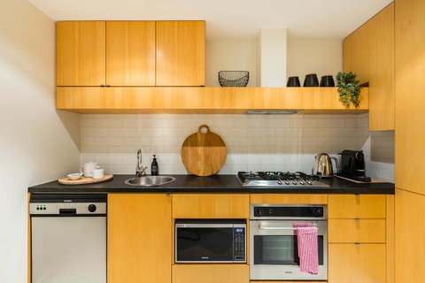 Auguste, Melbourne CBD Private Accommodation With Parking - Accommodation Newcastle 10