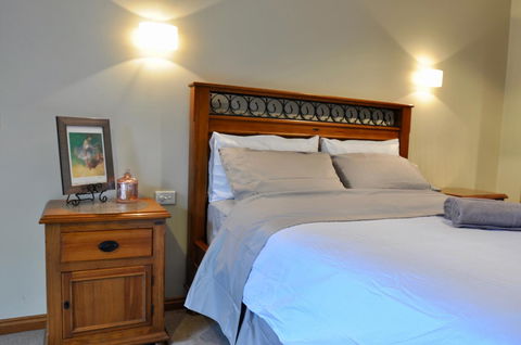 Crimea Retreat - Accommodation Newcastle 7