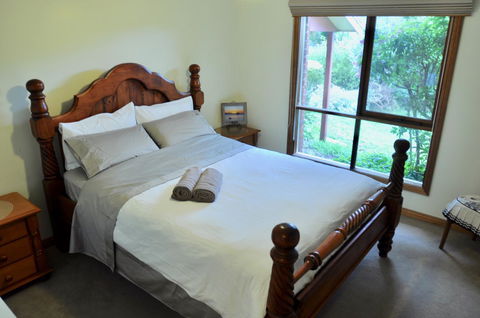 Crimea Retreat - Accommodation Newcastle 8