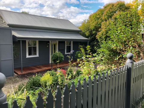 Cinta Cottage - Accommodation Newcastle 2