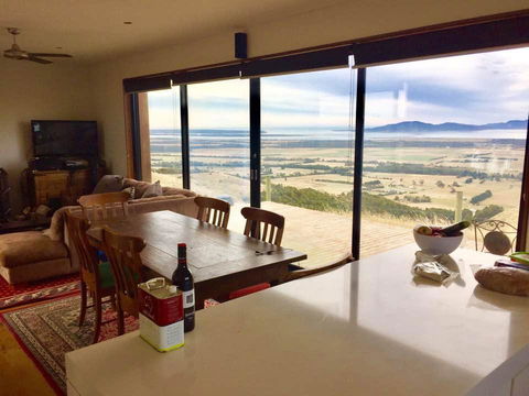 One Tree Hill Wilson Prom And Ocean Views - Accommodation Newcastle 3