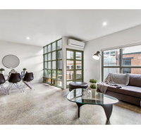 Sophisticated modern 3 bed home in foodie paradise - Accommodation Newcastle