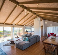 Sunsets on Martyrs Beach House - Ocean Views - Accommodation Newcastle