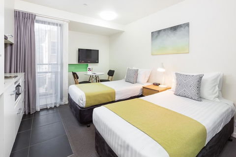 City Edge North Melbourne Apartment Hotel - Accommodation Newcastle 6