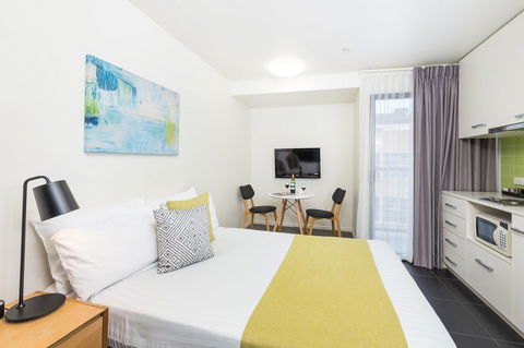 City Edge North Melbourne Apartment Hotel - Accommodation Newcastle 0