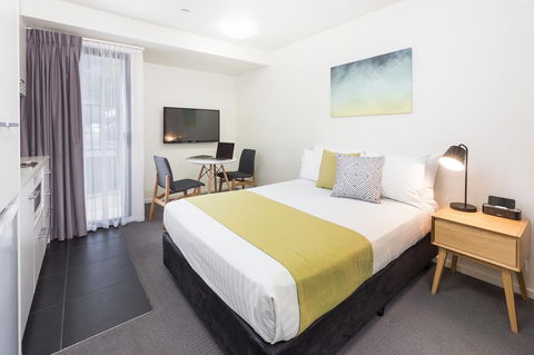 City Edge North Melbourne Apartment Hotel - Accommodation Newcastle 2