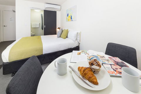 City Edge North Melbourne Apartment Hotel - Accommodation Newcastle 4