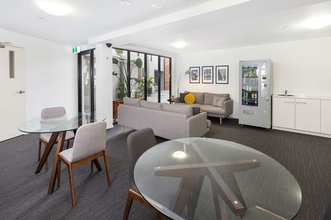 City Edge North Melbourne Apartment Hotel - Accommodation Newcastle 9