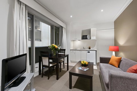 Comfort Hotel Melbourne Central - Accommodation Newcastle 2