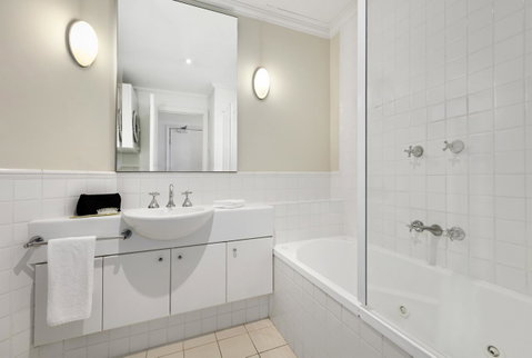 Comfort Hotel Melbourne Central - Accommodation Newcastle 6