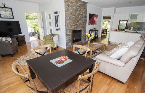 Abbys Cottages Bright - Accommodation Newcastle 6