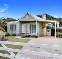 Cute Cottage on Cain - beach at end of street