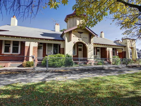 Boutique Heritage Studios On Ryrie Geelong CBD Opposite Hospital - Accommodation Newcastle 4