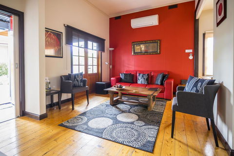 Azen Haven - Accommodation Newcastle 4