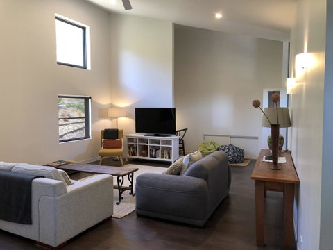 Saje\'s House & Pod - Accommodation Newcastle 0