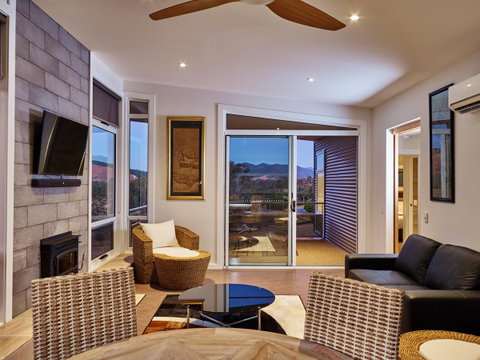 Panoramia Villas - Accommodation Newcastle 6