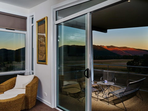 Panoramia Villas - Accommodation Newcastle 8