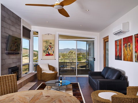 Panoramia Villas - Accommodation Newcastle 10
