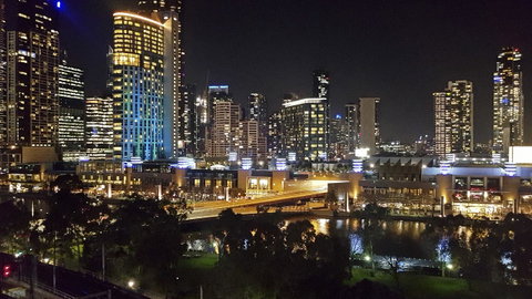 Trendy City Pad Melbourne - Accommodation Newcastle 6