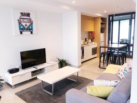 Trendy City Pad Melbourne - Accommodation Newcastle 4