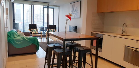 Trendy City Pad Melbourne - Accommodation Newcastle 9