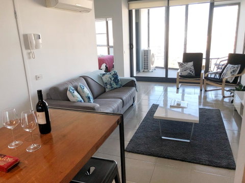 Trendy City Pad Melbourne - Accommodation Newcastle 12