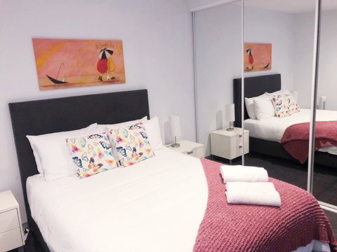 Trendy City Pad Melbourne - Accommodation Newcastle 2