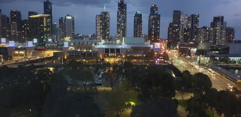 Trendy City Pad Melbourne - Accommodation Newcastle 11